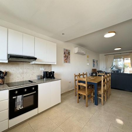 Royal-Seacrest Oasis, Pool-Side Apartment Paphos Luaran gambar