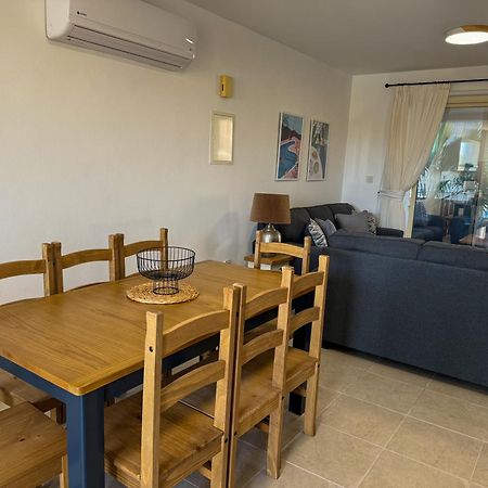 Royal-Seacrest Oasis, Pool-Side Apartment Paphos Luaran gambar