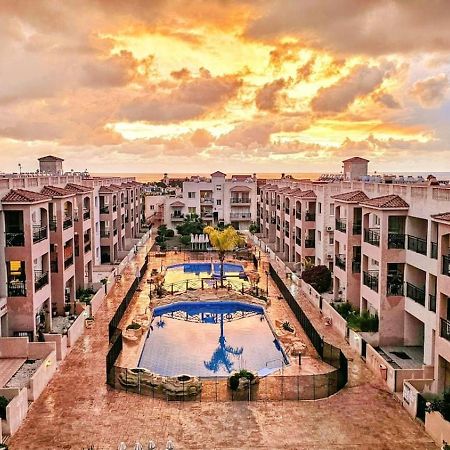 Royal-Seacrest Oasis, Pool-Side Apartment Paphos Luaran gambar