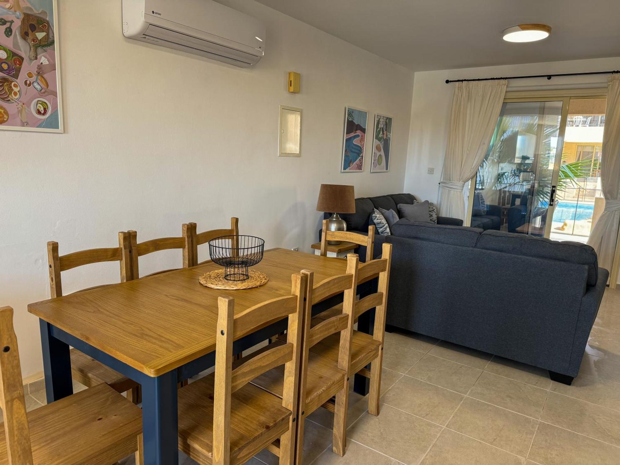 Royal-Seacrest Oasis, Pool-Side Apartment Paphos Luaran gambar