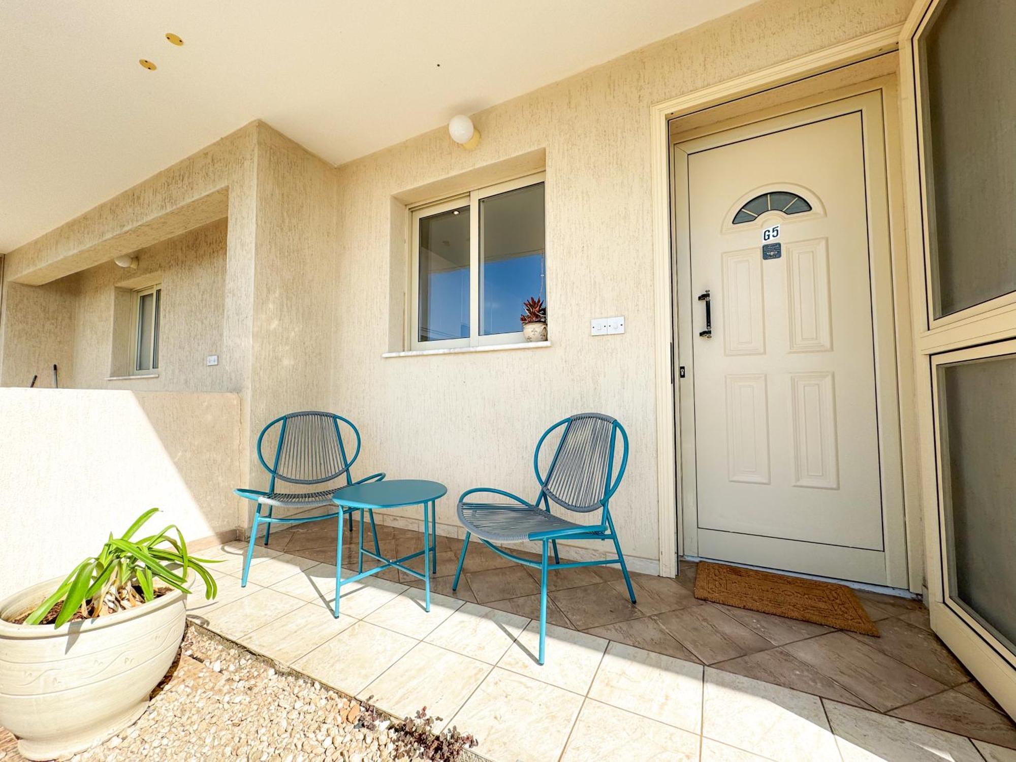 Royal-Seacrest Oasis, Pool-Side Apartment Paphos Luaran gambar