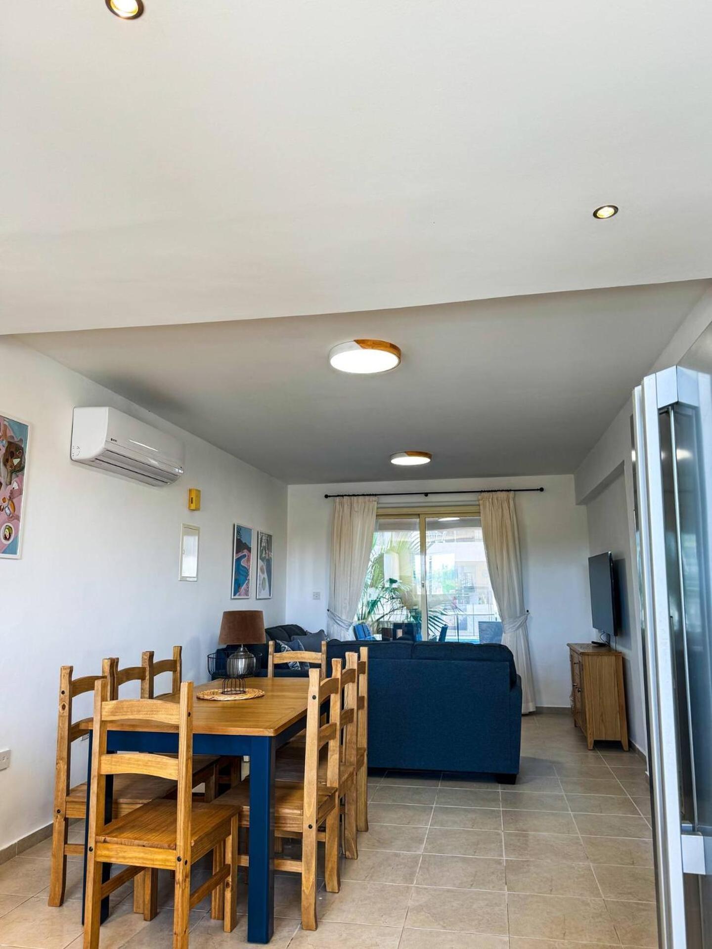Royal-Seacrest Oasis, Pool-Side Apartment Paphos Luaran gambar