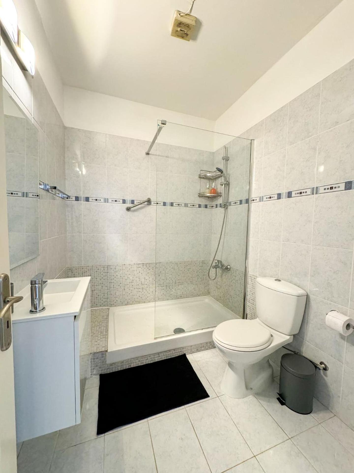 Royal-Seacrest Oasis, Pool-Side Apartment Paphos Luaran gambar