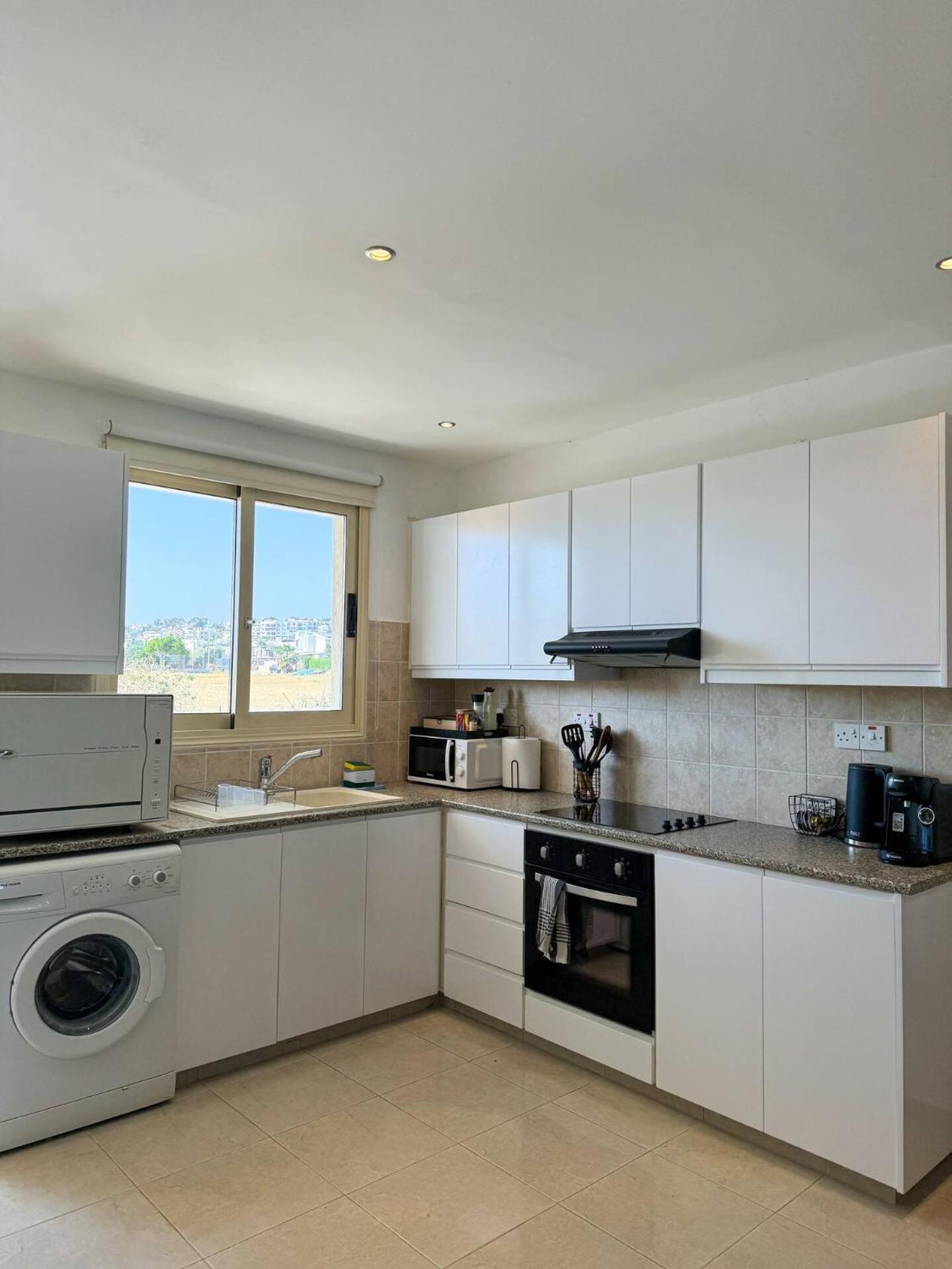 Royal-Seacrest Oasis, Pool-Side Apartment Paphos Luaran gambar
