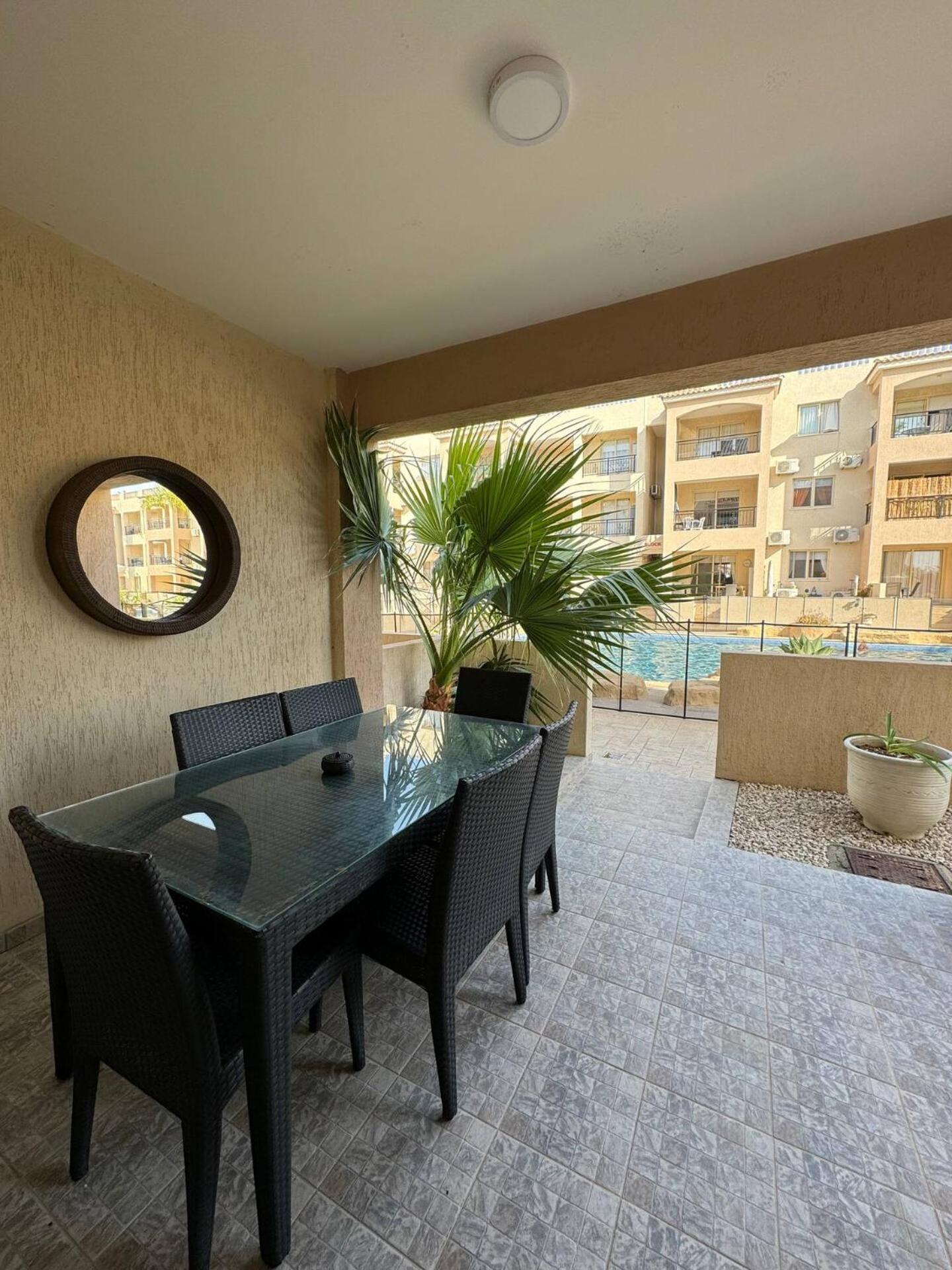 Royal-Seacrest Oasis, Pool-Side Apartment Paphos Luaran gambar